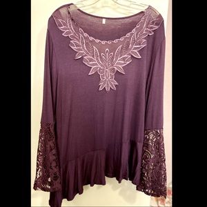 Purple top with lace accents - 3XL